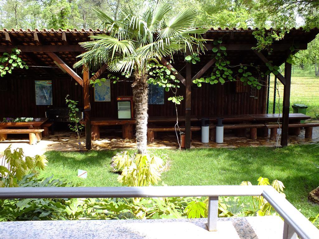 Aqua Family Apartments Karigador Ruang foto